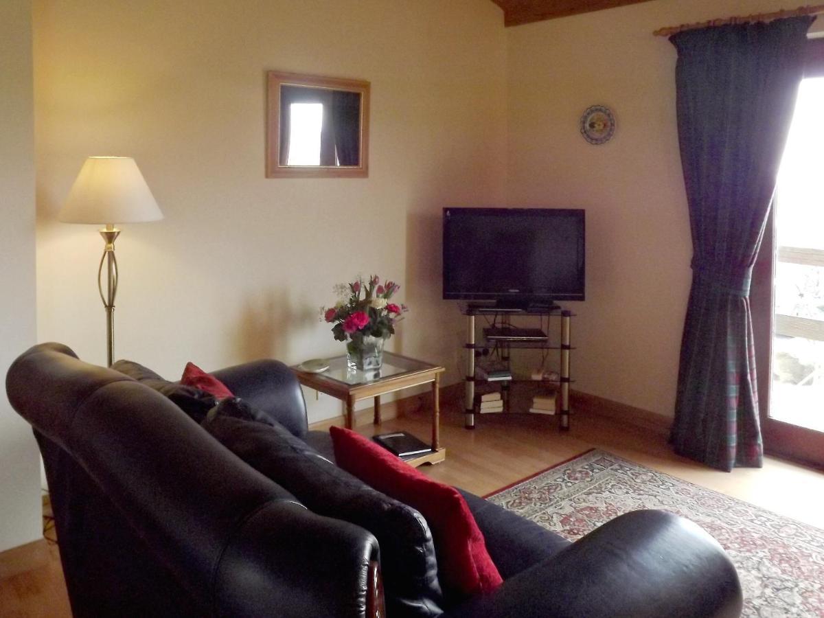 Ben Alder Lodge Milton of Campsie Exteriör bild